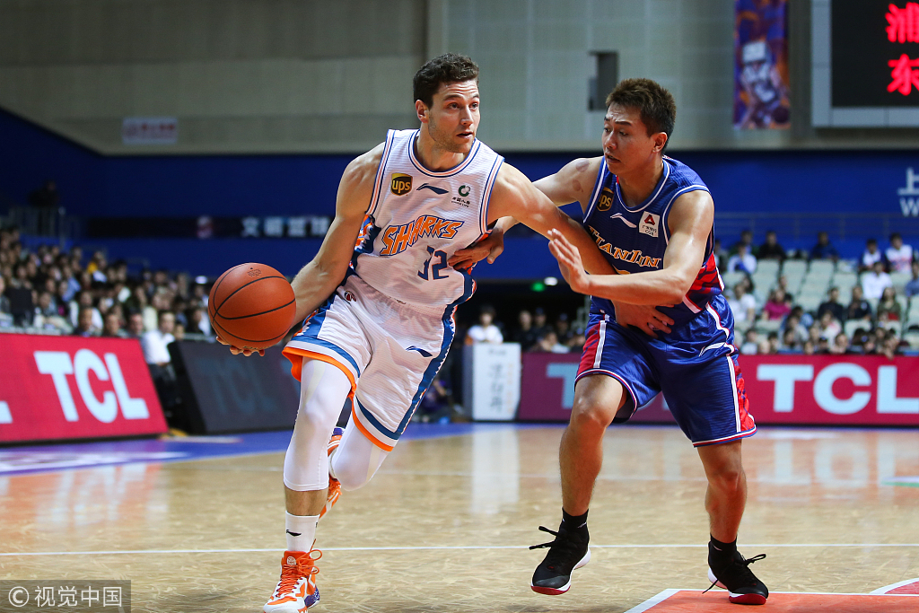 体育平台-包含窗口期体能课后，萨克拉门托国王主帅复盘备战CBA常规赛，引发热议，更衣室氛围转暖的词条