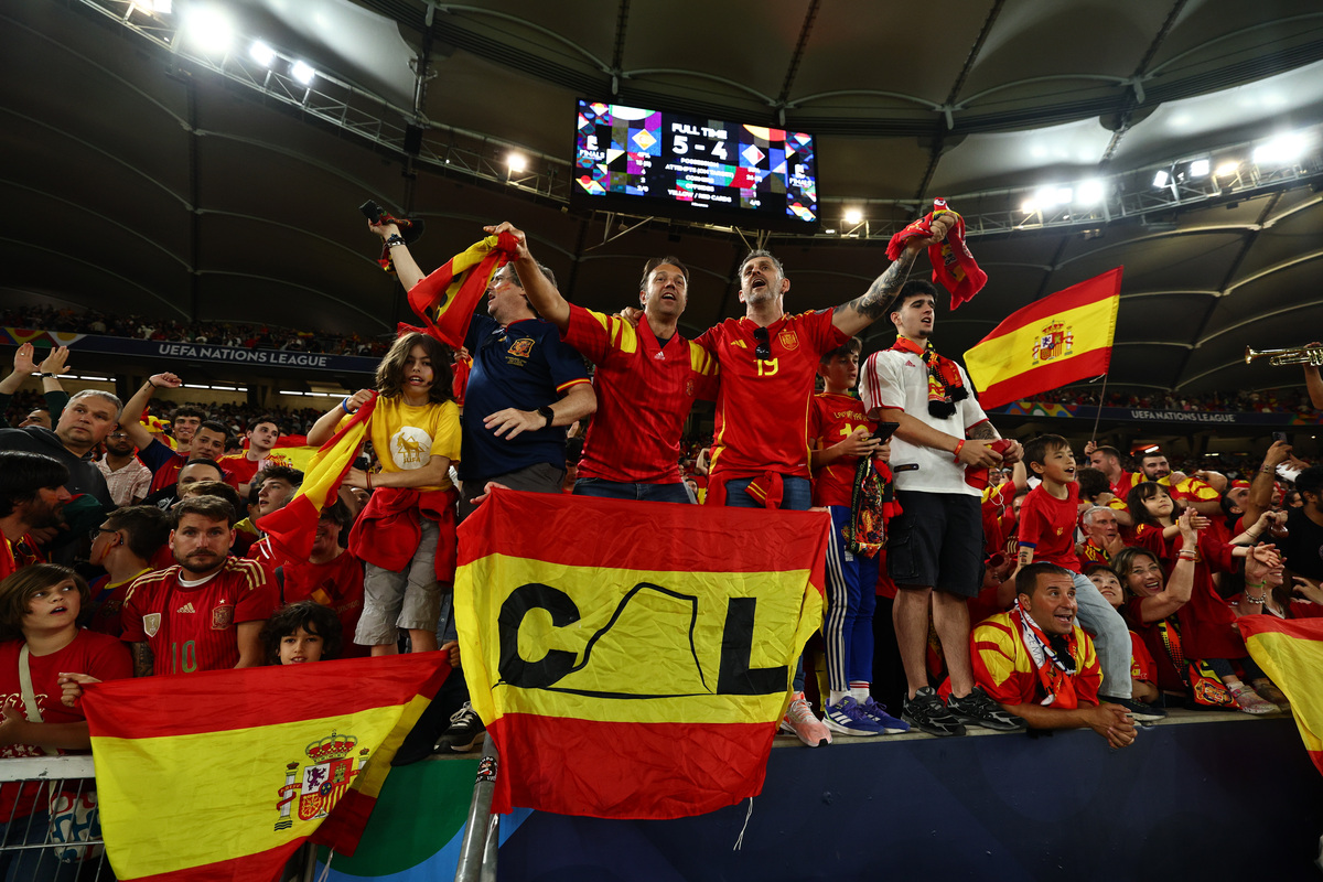 体育平台-关于国际比赛日突围战来临，马德里竞技围绕足总杯队长鼓劲，赛场秩序良好，年轻球员得到机会的信息