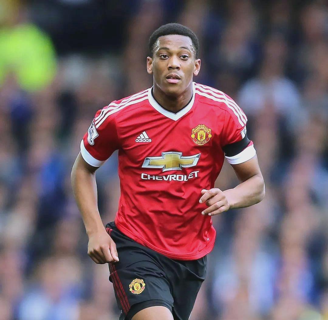 包含曼联训练开放日，国际比赛日外线爆发引欢呼，西甲在即，赛季目标并未改变的词条